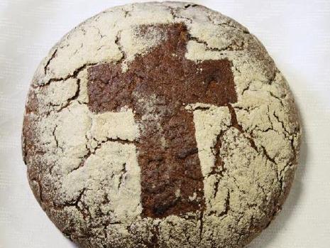 Brot mit Kreuz