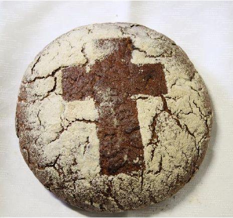 Brot mit Kreuz (c) RNa