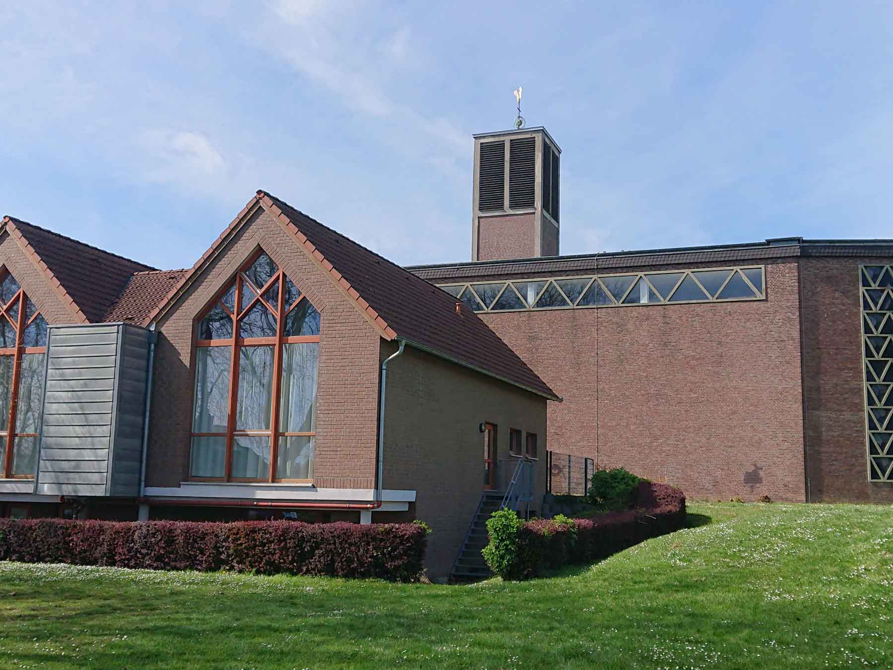 Kirche und Pfarrheim St. Pius X.